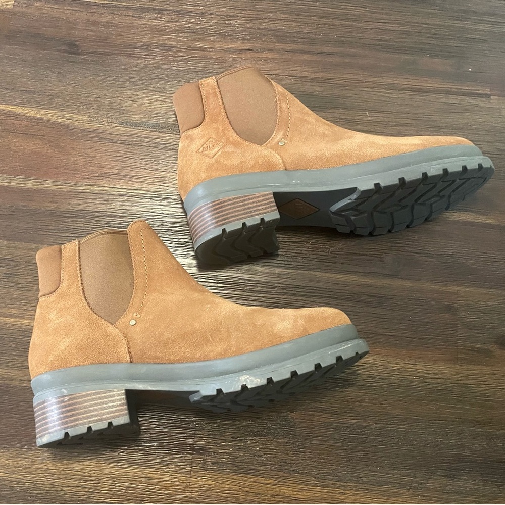 Muck Stylish Tan Ankle Chelsea Boots for Women